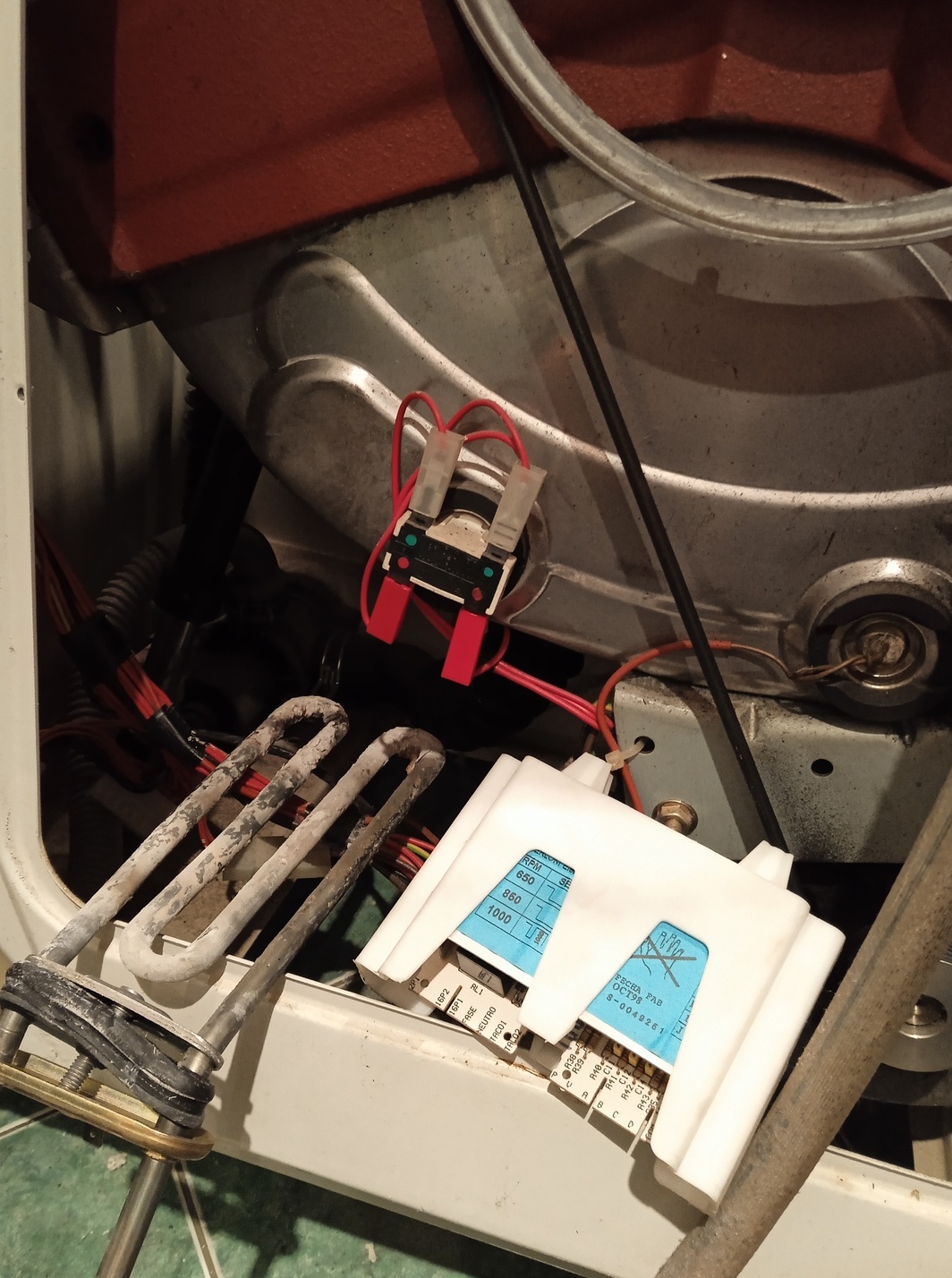 <span style="font-weight: bold;">Не отжимает</span>